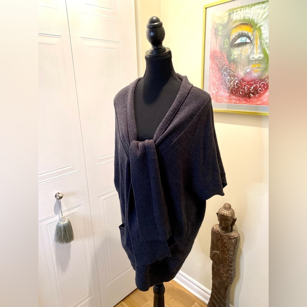 Dex dark grey knit cardi,  open front w/ties, short sleeve dolman cut, pockets🩶 - Picture 4 of 10